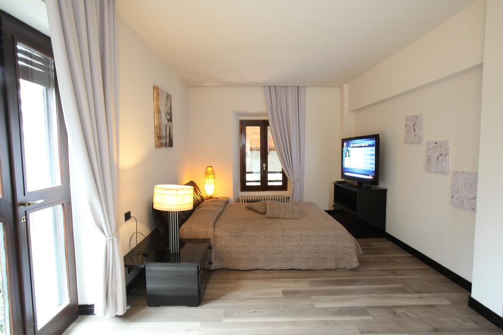 Il Castello B&B Varallo Pombia Exterior photo